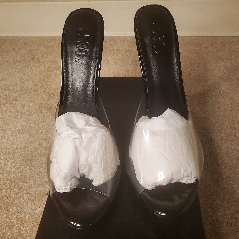"Queen" mules in clear